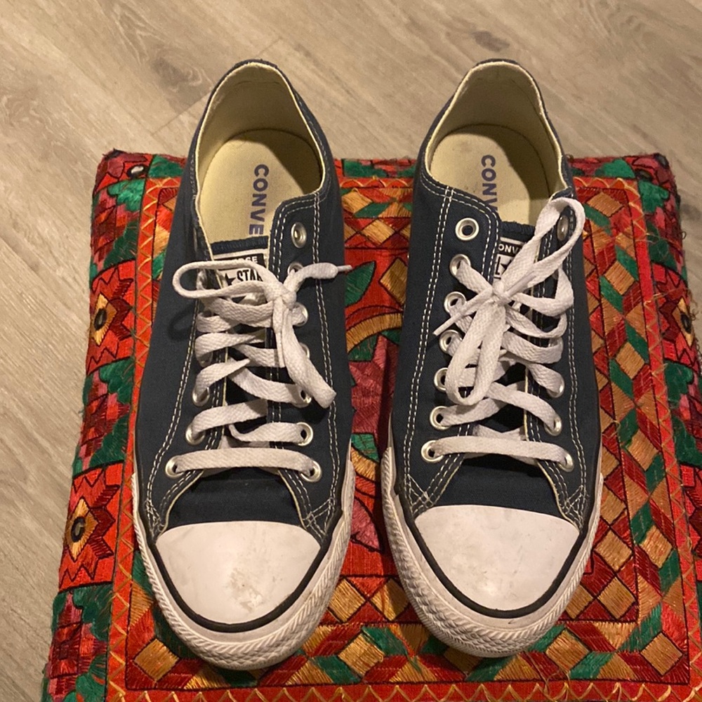 Unisex Converse All Stars Mens 8.5, Women’s 10.5 sneakers.